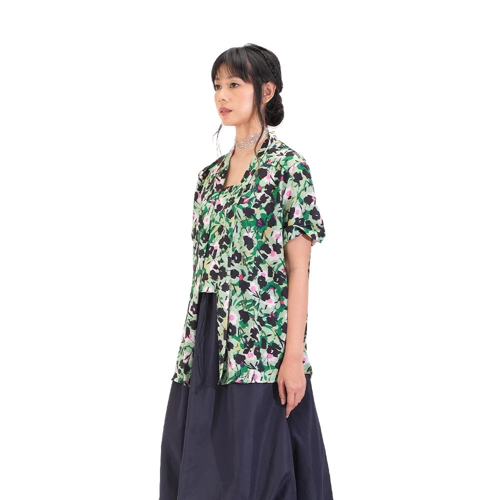 Classic Meets Contemporary: Short-Sleeved Kutubaru Kebaya