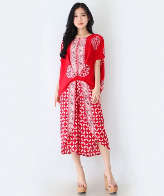 Graceful Red Look with Paris Batik: Cubic Blouse and Classic Pants